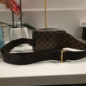 Louis Vuitton Damier Ebene Geronimos body bag/belt bag. 